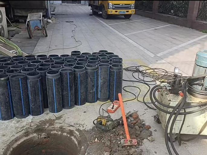 阿拉善左PE置换管厂家 DN315置换管 非开挖管短管置换